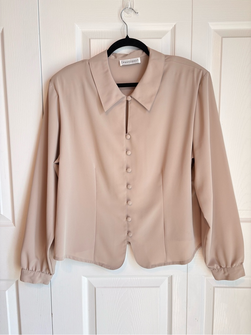 VTG-Inspired Impressions of California Beige Satin Retro Chic Office Top Large